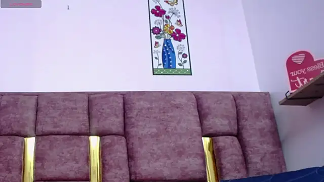 VICTORIAHANK  online show from 9, 4, 2026