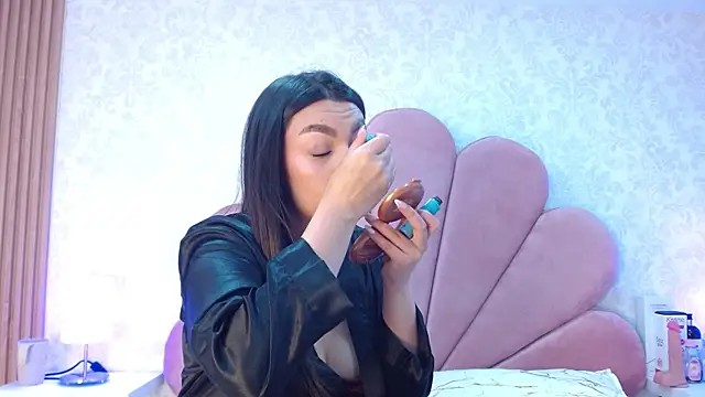 ElhaThomson online show from 23, 11, 2025