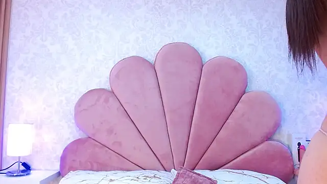 ElhaThomson online show from 28, 11, 2025