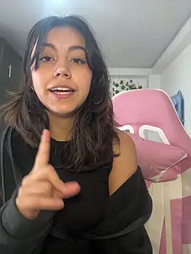 Snapshot of LiLy_kIndly chatting on 12, 10, 2025 LiLy kIndly online show from 12, 10, 2025