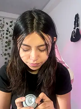 Snapshot of LiLy_kIndly chatting on 17, 12, 2025 LiLy kIndly online show from 17, 12, 2025