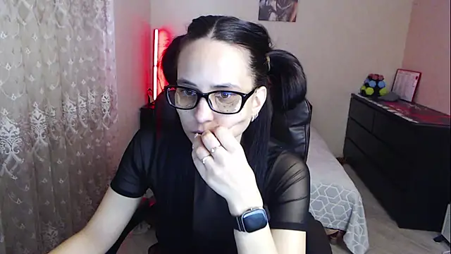 Kriss brunette 5 online show from 19, 2, 2026