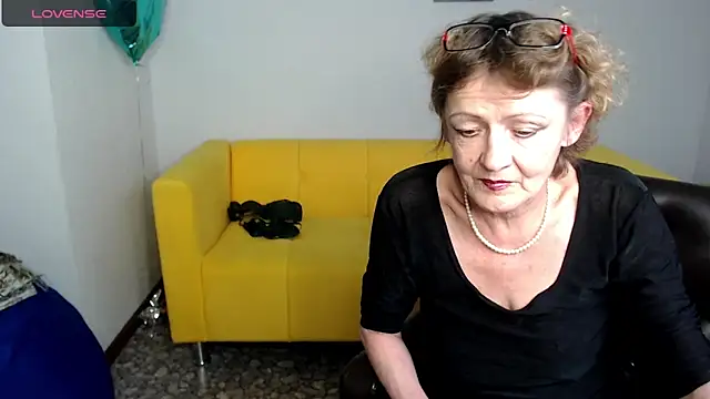 SexyGrandma  online show from 28, 2, 2025