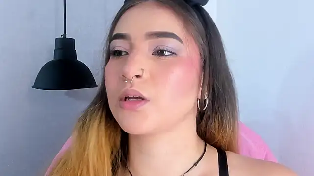 Shanntal  online show from 8, 10, 2025