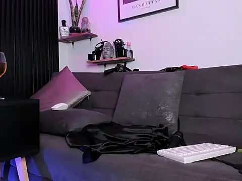 SadieManson  online show from 7, 6, 2026