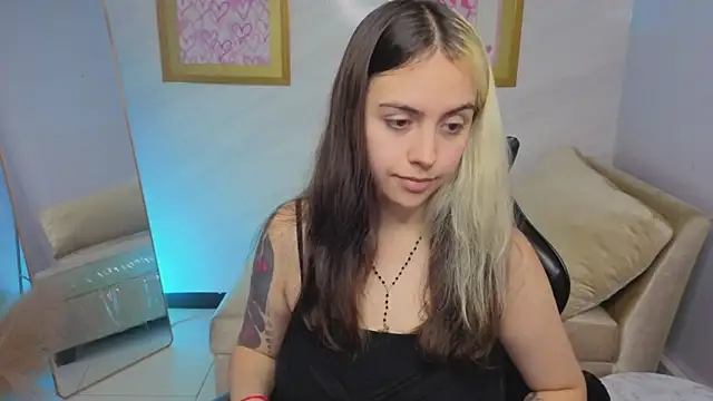 Hela v online show from 27, 11, 2025