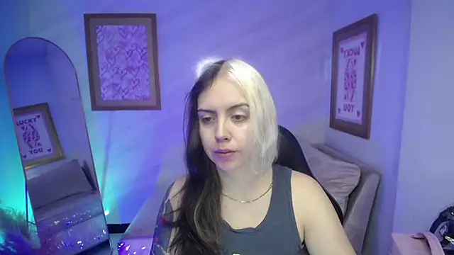 Hela v online show from 25, 9, 2025