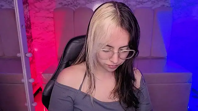 Hela v online show from 13, 10, 2025