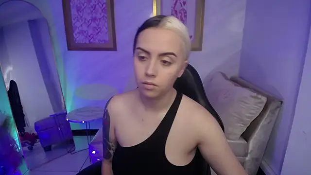 Hela v online show from 26, 9, 2025