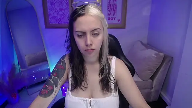 Hela v online show from 30, 9, 2025