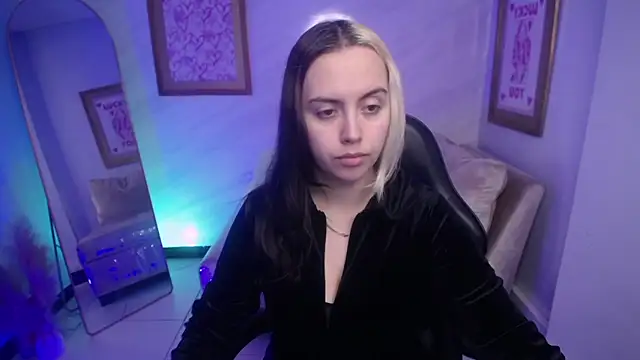 Hela v online show from 24, 9, 2025