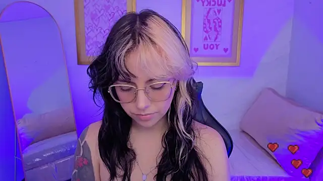 Snapshot of Hela_v chatting on 17, 2, 2026 Hela v online show from 17, 2, 2026