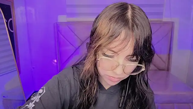 Snapshot of Hela_v chatting on 13, 6, 2026 Hela v online show from 13, 6, 2026