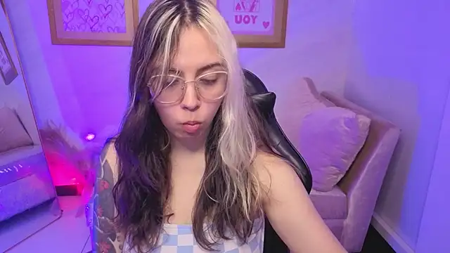 Hela v online show from 3, 12, 2025