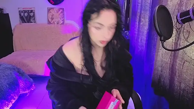 Snapshot of Hela_v chatting on 13, 7, 2026 Hela v online show from 13, 7, 2026