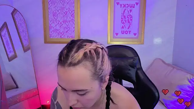 Snapshot of Hela_v chatting on 16, 2, 2026 Hela v online show from 16, 2, 2026