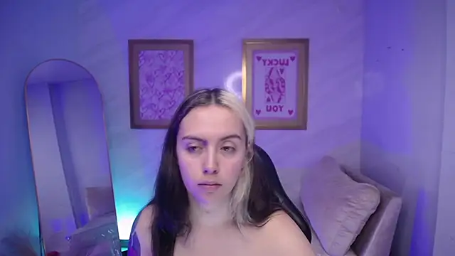 Hela v online show from 14, 11, 2025