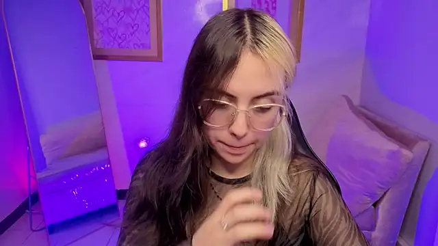 Hela v online show from 28, 11, 2025