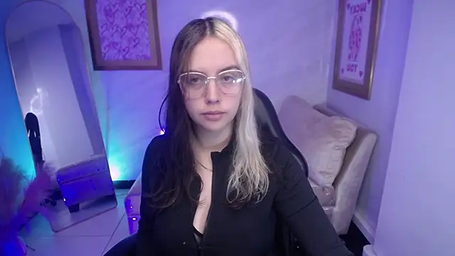 Hela v online show from 19, 9, 2025