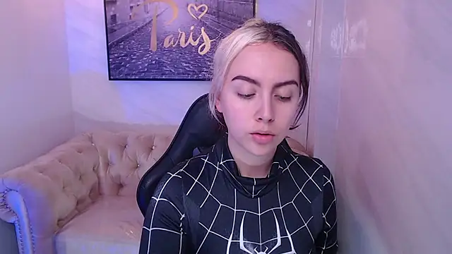 Hela v online show from 24, 10, 2025