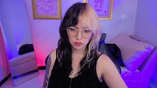 Snapshot of Hela_v chatting on 13, 2, 2026 Hela v online show from 13, 2, 2026