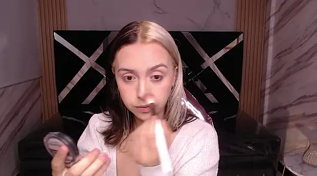 Hela v online show from 10, 3, 2025