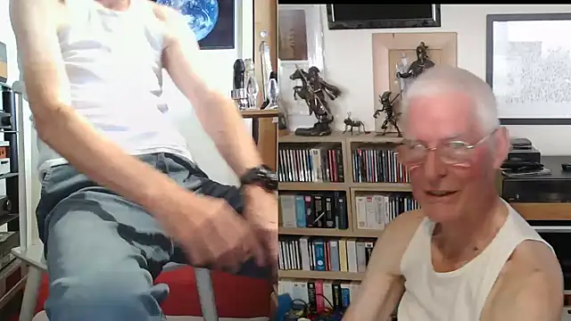 Snapshot of bigears chatting on 6, 11, 2025 bigears online show from 6, 11, 2025