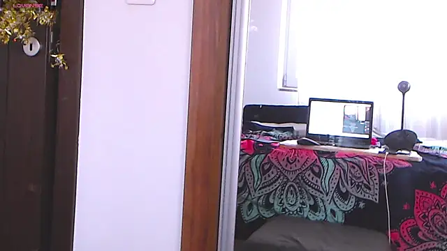 Ju-Hot online show from 3, 2, 2025