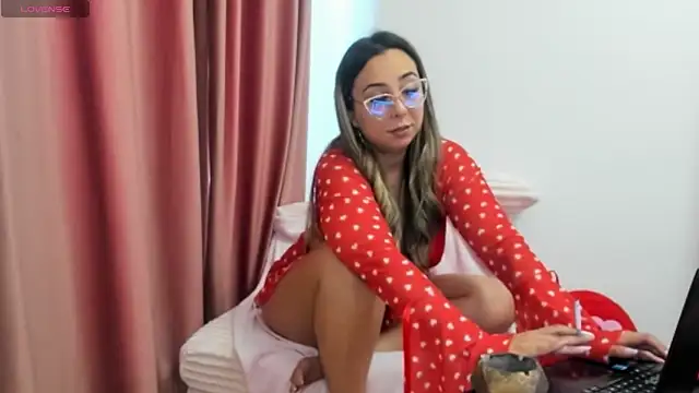 Snapshot of LadyLyanna chatting on 17, 6, 2026 LadyLyanna online show from 17, 6, 2026