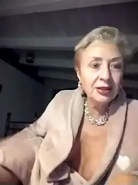 Snapshot of divinaerotica chatting on 1, 11, 2025 divinaerotica online show from 1, 11, 2025