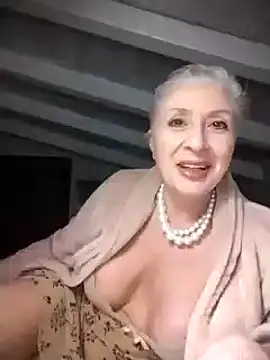 Snapshot of divinaerotica chatting on 5, 2, 2025 divinaerotica online show from 5, 2, 2025