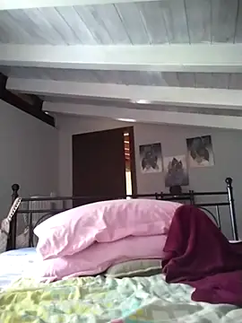 divinaerotica online show from 15, 4, 2026