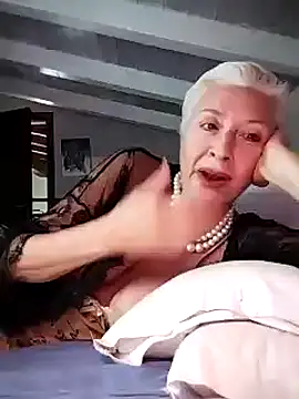 Snapshot of divinaerotica chatting on 9, 9, 2025 divinaerotica online show from 9, 9, 2025