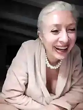 Snapshot of divinaerotica chatting on 17, 2, 2025 divinaerotica online show from 17, 2, 2025