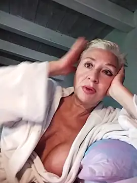 divinaerotica online show from 18, 4, 2026