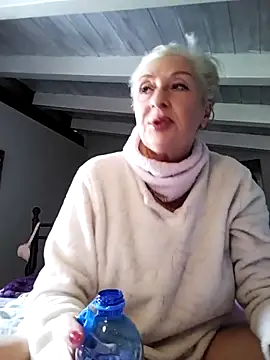 divinaerotica online show from 1, 4, 2026