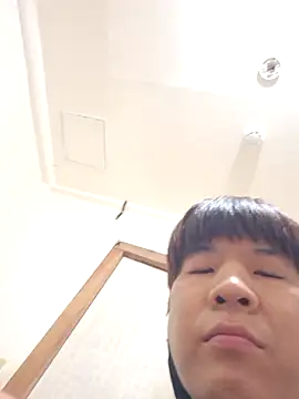 Tyyyggjju online show from 4, 11, 2025