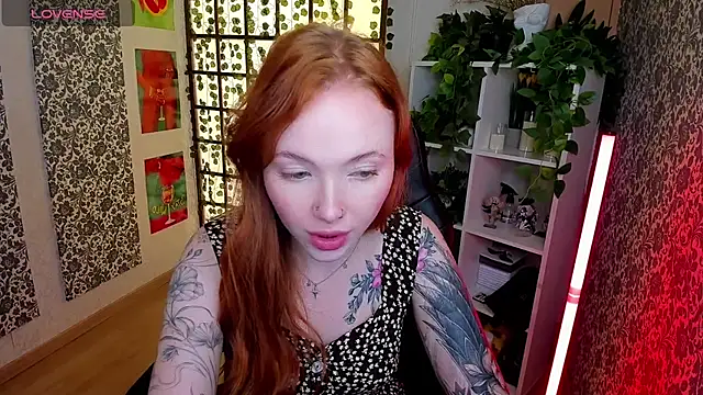 Snapshot of Maya_Light chatting on 6, 10, 2025 Maya Light online show from 6, 10, 2025