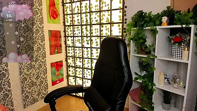 Snapshot of Maya_Light chatting on 7, 3, 2025 Maya Light online show from 7, 3, 2025