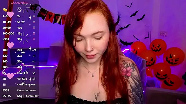 Snapshot of Maya_Light chatting on 8, 11, 2025 Maya Light online show from 8, 11, 2025