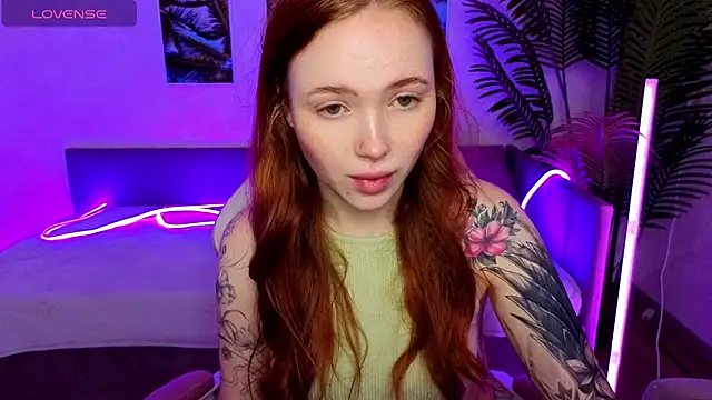 Snapshot of Maya_Light chatting on 21, 10, 2025 Maya Light online show from 21, 10, 2025