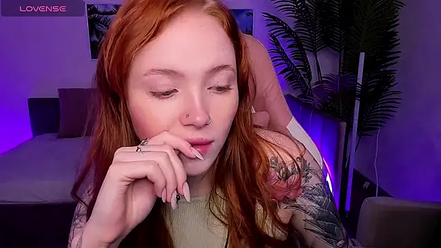 Snapshot of Maya_Light chatting on 5, 10, 2025 Maya Light online show from 5, 10, 2025