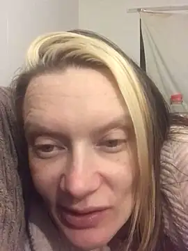 Snapshot of blondey206 chatting on 1, 2, 2025 blondey206 online show from 1, 2, 2025