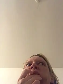 Snapshot of blondey206 chatting on 4, 3, 2025 blondey206 online show from 4, 3, 2025