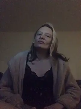 Snapshot of blondey206 chatting on 12, 3, 2025 blondey206 online show from 12, 3, 2025