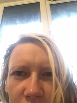 Snapshot of blondey206 chatting on 10, 2, 2025 blondey206 online show from 10, 2, 2025