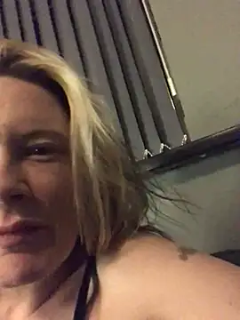 Snapshot of blondey206 chatting on 5, 3, 2025 blondey206 online show from 5, 3, 2025