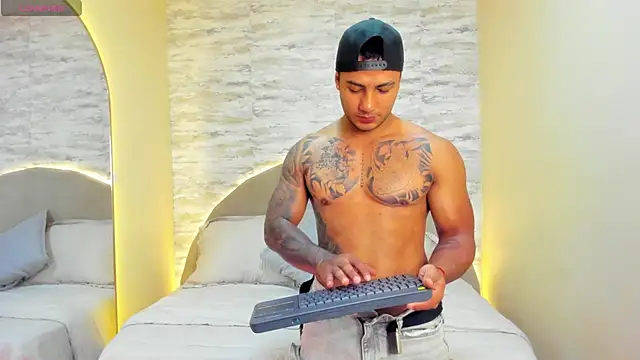 Snapshot of lennox_ray chatting on 1, 2, 2025 lennox ray online show from 1, 2, 2025