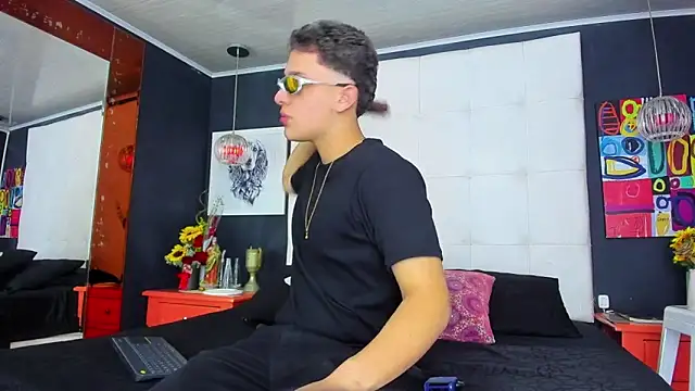 Snapshot of Thomas_May4rs chatting on 12, 3, 2025 Thomas May4rs online show from 12, 3, 2025