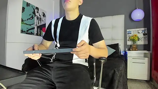 Snapshot of Thomas_May4rs chatting on 8, 3, 2025 Thomas May4rs online show from 8, 3, 2025